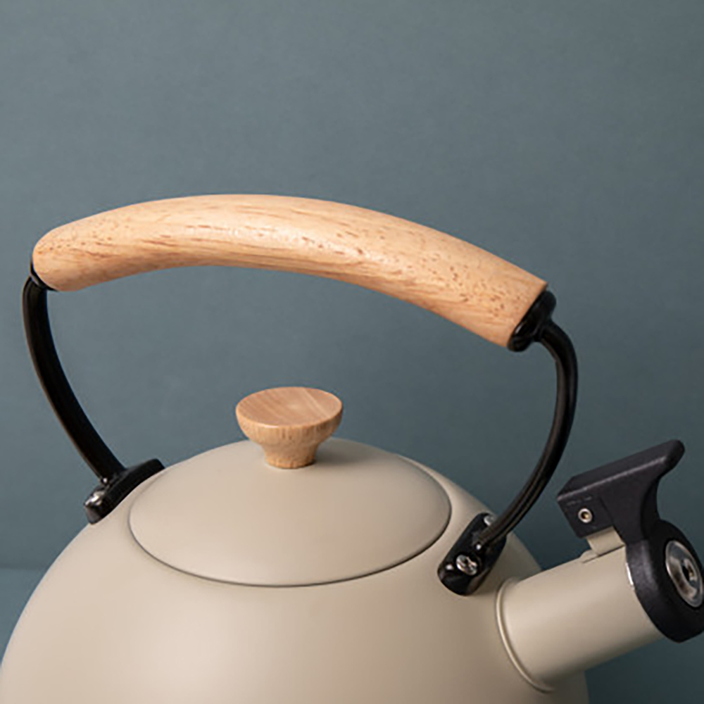  Чайник со свистком бежевый La Cafetière Latte с деревянной ручкой, 1,6 л Арт.: LCWHKETLAT