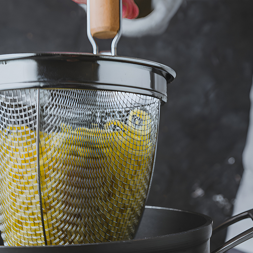  Сито для приготовления восточной лапши KitchenCraft World of Flavours из нерж/стали Арт.: WFNOODLESTRN